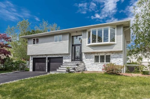 211 Oak Neck Rd, West Islip, NY 11795-4328