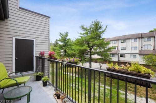 4 Millay Ct, Teaneck NJ  07666-6465 exterior