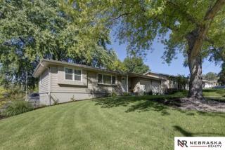 7202 50th St, Omaha, NE 68152-2580