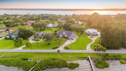 5675 Tropical Trl, Merritt Island, FL 32952-7116