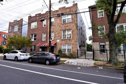 975 226th St, Bronx, NY 10466-4617