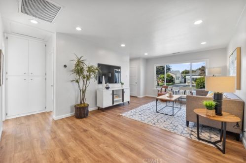 5242 Levelside Ave, Lakewood CA  90712-2224 exterior