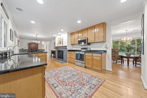 19200 Carborough St, Triangle, VA 22172-2401