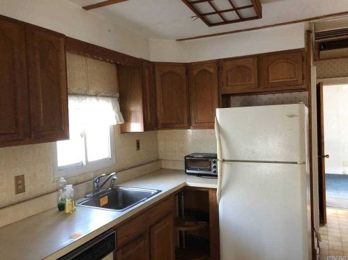 118 Lawson Ave, East Rockaway NY  11518-2327 exterior