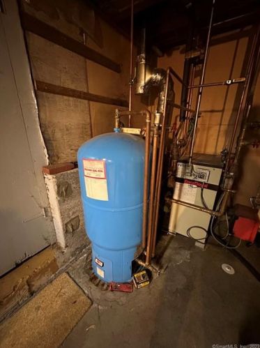 90 Wellman Rd, Manchester CT  06040-5542 exterior