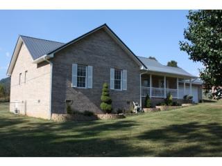 300 Stewart Hills Dr, Rogersville, TN 37857-7686