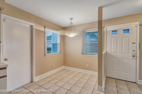 13 Jennings Ct, East Freehold NJ  07728-4320 exterior