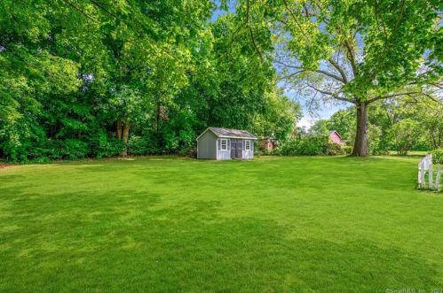 35 Keeney St, Manchester CT 06040-7054 exterior