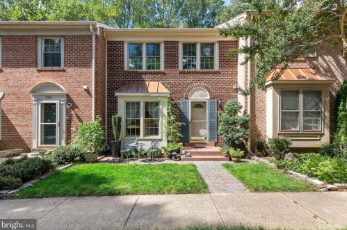 5762 Crownleigh Ct, Springfield VA  22015-1857 exterior