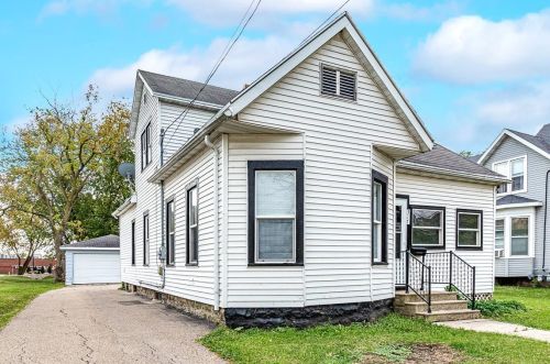 317 Chute St, Menasha WI 54952-3047 exterior