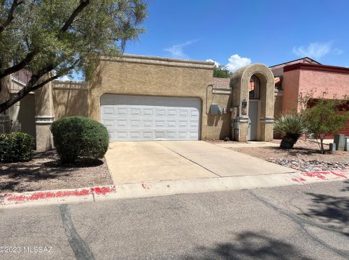 7237 Haskins Dr, Tucson, AZ 85746-8251