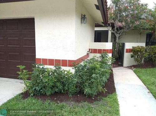 10690 Beach Palm Ct, Boynton Beach, FL 33437-2204