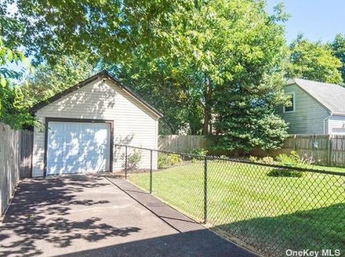 49 Belford Ave, Bayshore, NY 11706-6817