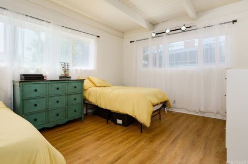 10414 Ferina St, Bellflower CA  90706-4121 exterior