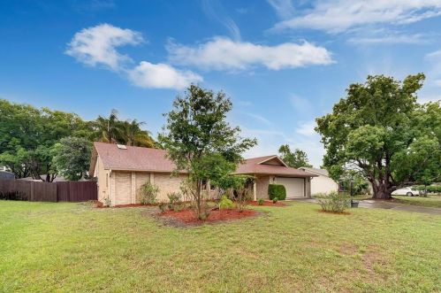 1973 Greenview Dr, Deltona, FL 32725-3608