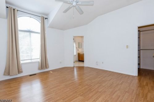 13 Birchwood Rd, Bedminster NJ  07921-1901 exterior