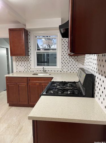 32 Bedford St, Wheatley Heights NY  11798-3904 exterior