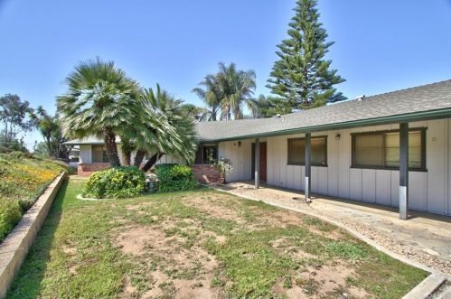 1347 Douglas Dr, Vista, CA 92084-3339