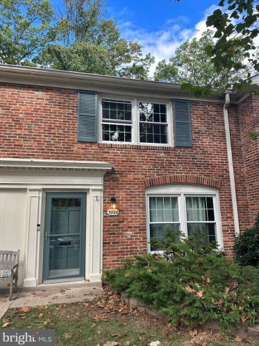 5926 Kingsford Rd, Springfield, VA 22152-1124