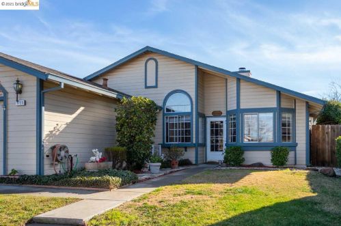 1723 Freeport Ct, Oakley, CA 94561-2638