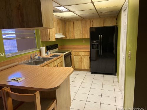 1120 104th Ave, Miami, FL 33174-2752