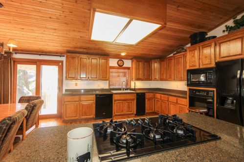 1253 Panorama Dr, Big Bear City CA  92314-9828 exterior