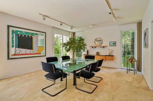 8 Westfield Ln, White Plains NY  10605-5459 exterior