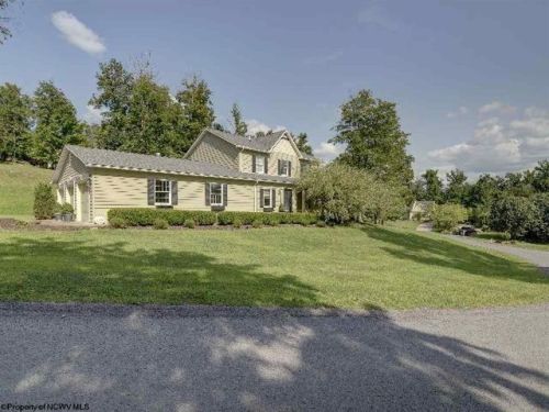 4305 Brettwood Ln, Morgantown, WV 26508-4404