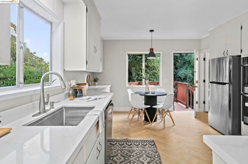 5333 El Camile Ave, Oakland CA  94619-3210 exterior