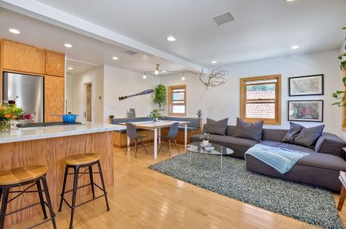 939 Olive Ave, San Diego, CA 92118-2549