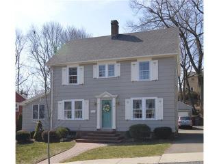 42 Park Ave, Union City, CT 06770-3816