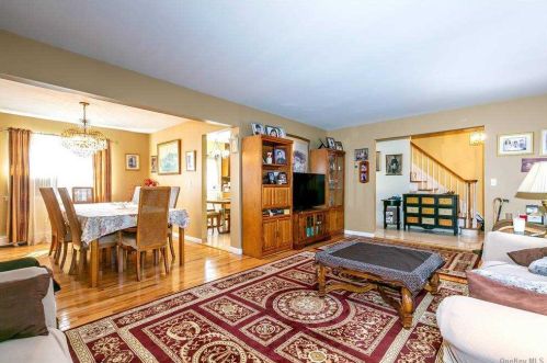 69 Walter Ave, Hicksville NY  11801-5354 exterior