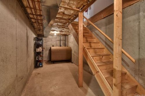 8 Silo Ln, Warwick NY  10990-2872 exterior