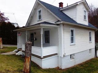160 Whitestown Rd, Lyndora, PA 16045-1158