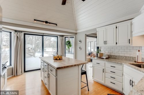 2960 Everest Ln, Minneapolis MN 55447-1238 exterior