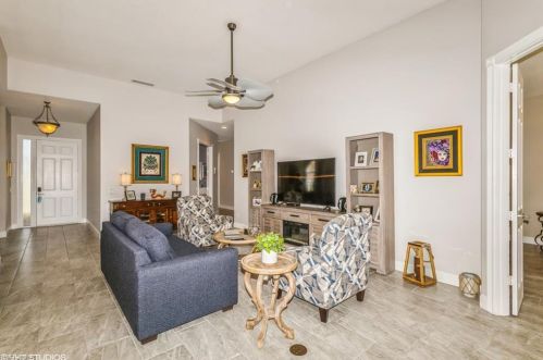 4288 Montalvo Ct, Naples FL  34109-3335 exterior