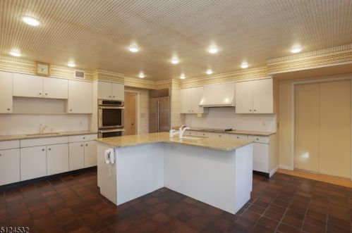 2080 Arrowwood Dr, Scotch Plains NJ 07076-4730 exterior