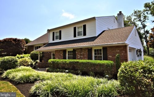 99 Karen Rd, Southampton, PA 18966-2433
