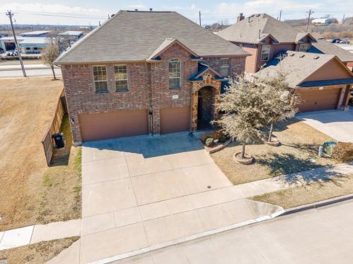 10061 Red Bluff Ln, Fort Worth, TX 76177-7402
