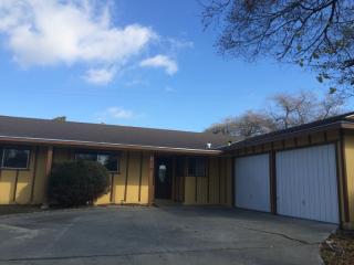 1010 Williams Ct, Hanford, CA 93230-2612