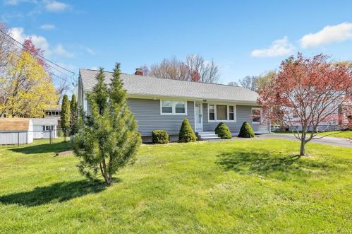 15 Reservoir Dr, Ansonia, CT 06401-2864