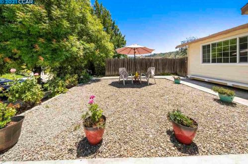 2621 Woodside Ct, Pinole, CA 94564-1104