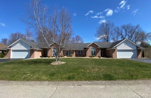 243 Orchard Park Dr, New Castle, PA 16105-3019