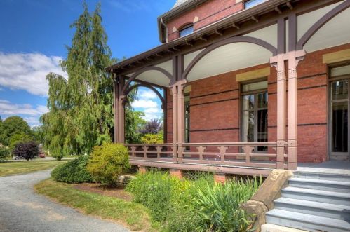 30 Red Cross Ave, Middletown RI 02840-3353 exterior