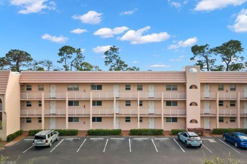 200 Forest Lakes Blvd, Naples FL  34105-2351 exterior
