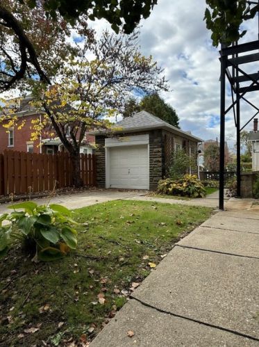 900 Main St, Monongahela PA  15063-2818 exterior