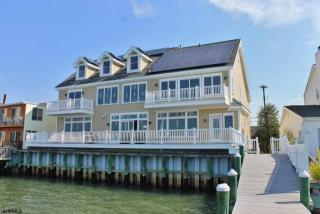 724 Shore Dr, Brigantine City, NJ 08203-2623