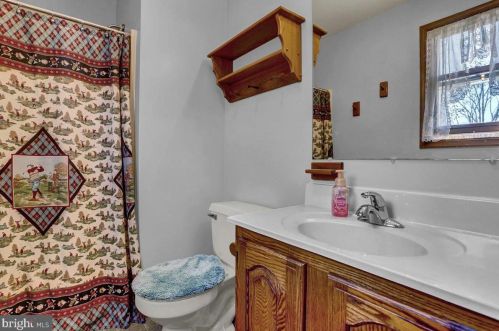 5805 Hillsborough Ct, Harrisburg PA  17111-4736 exterior