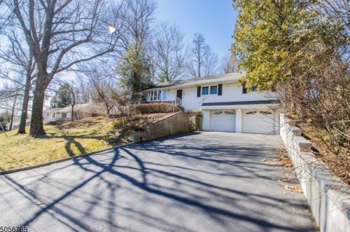 668 Long Hill Rd, Little Falls NJ  07424-2047 exterior