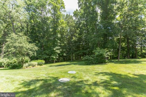 131 Knoxlyn Farm Dr, Kennett Sq PA  19348-2700 exterior